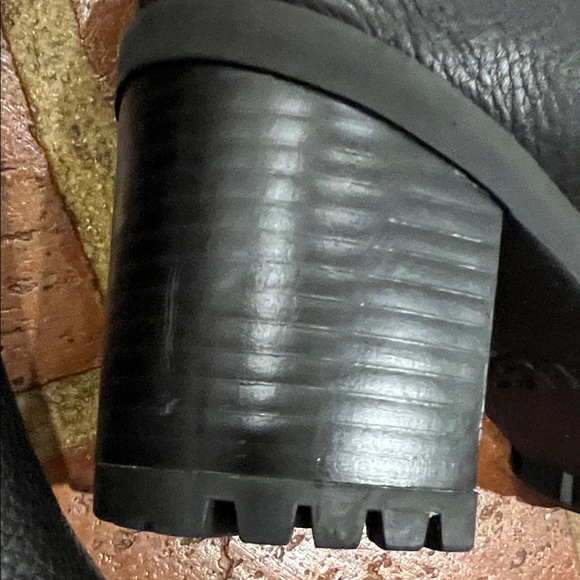 UGG Women's Black Lupine Boots - Picture 8 of 14